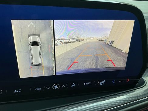 Used 2025 Chevrolet Suburban RST w/ RST Capability Package image 18