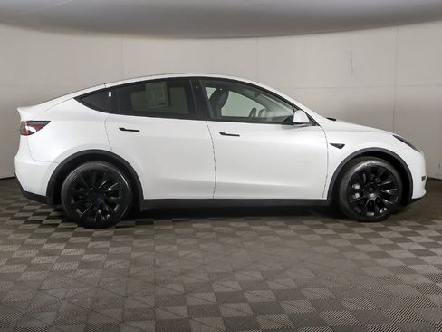 Used 2023 Tesla Model Y AWD image 19