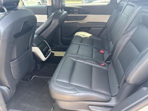 Used 2024 Lincoln Nautilus Premier AWD/4WD image 6