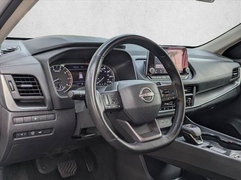 Used 2025 Nissan Rogue SV FWD image 3