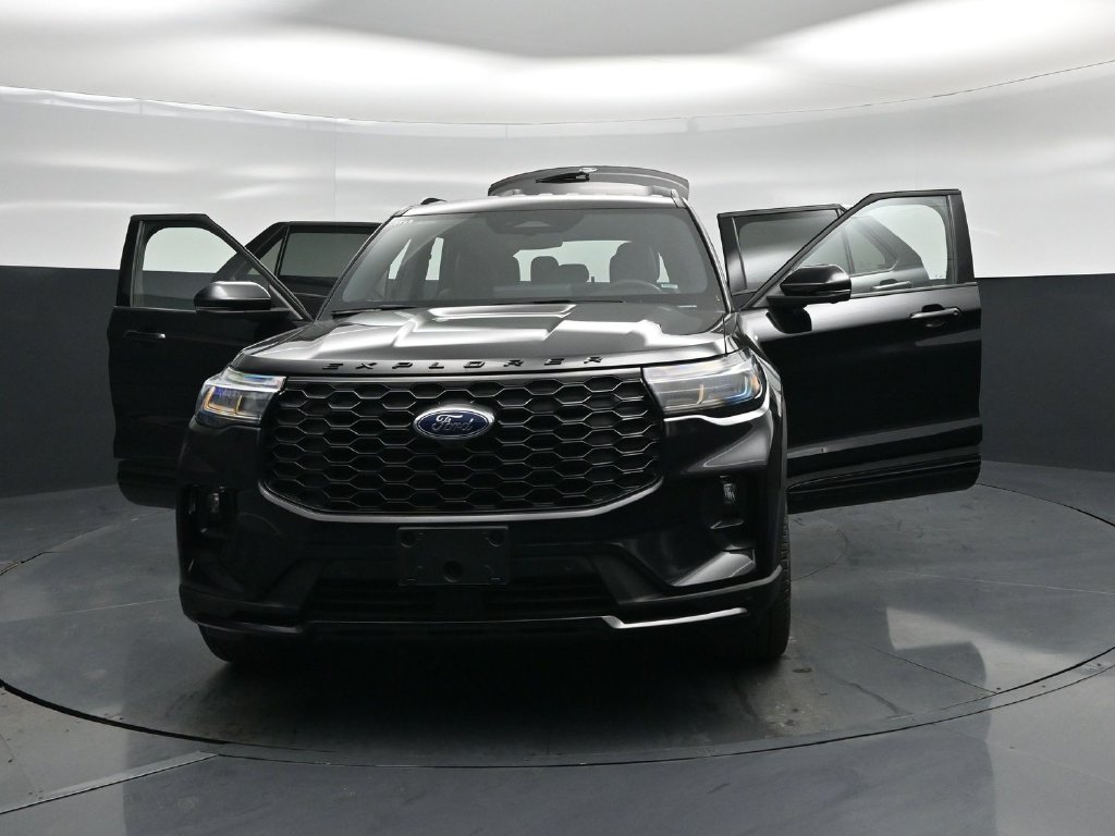 Certified 2026 Ford Explorer ST-Line w/ ST-Line Street Pack AWD/4WD image 27