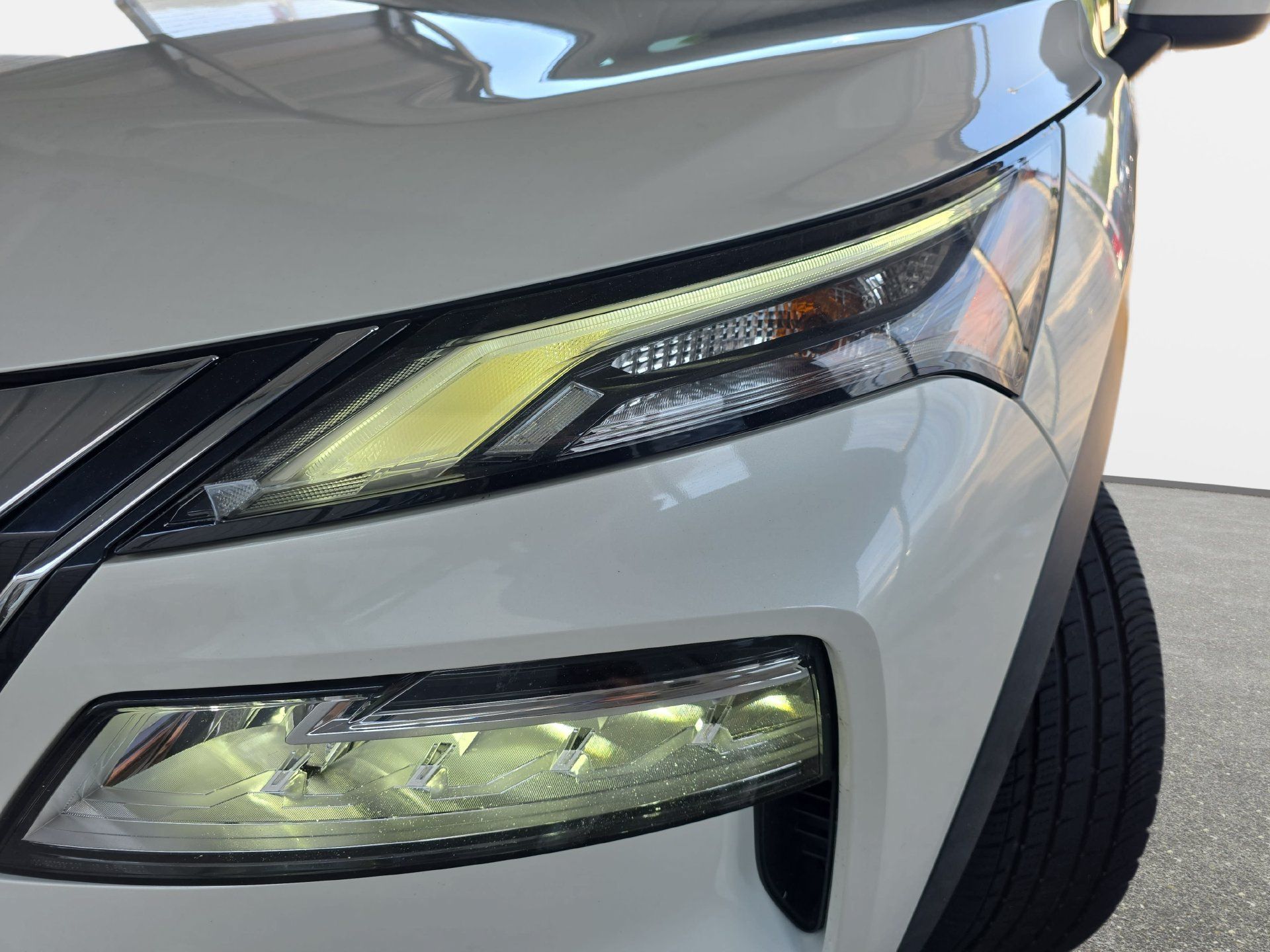 Used 2023 Nissan Rogue SV w/ SV Premium B Package FWD image 30
