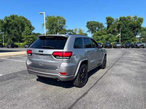 Used 2019 Jeep Grand Cherokee Altitude AWD/4WD image 14