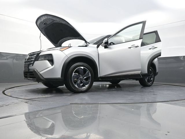 Used 2024 Nissan Rogue SV AWD/4WD image 41