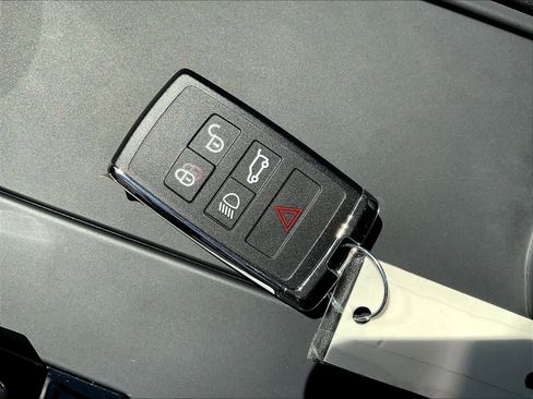 Used 2023 Land Rover Discovery HSE R-Dynamic AWD/4WD image 11