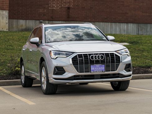 Used 2023 Audi Q3 2.0T Premium w/ Convenience Package AWD/4WD image 1