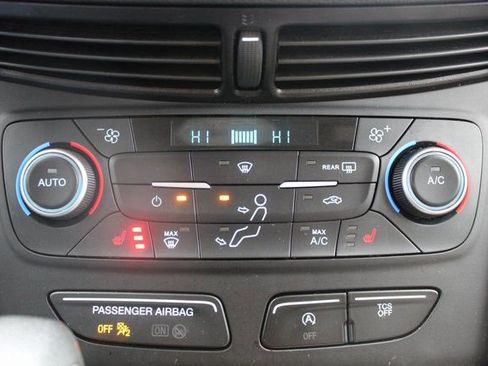 Used 2019 Ford Escape SE image 12