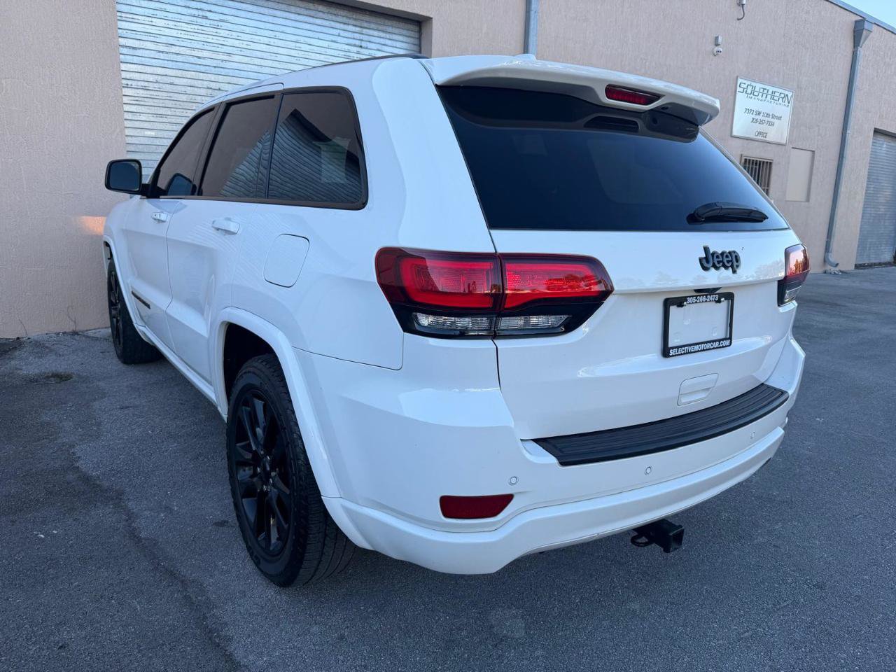 Used 2019 Jeep Grand Cherokee Laredo RWD image 7