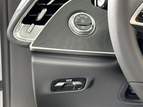 Used 2025 Mercedes-Benz E 350 Sedan image 10