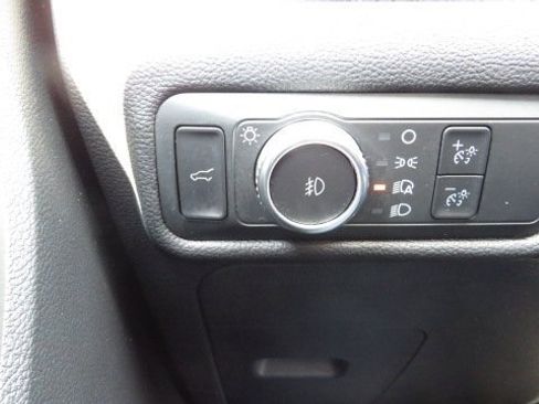 Certified 2022 Ford Explorer XLT w/ Equipment Group 202A image 25