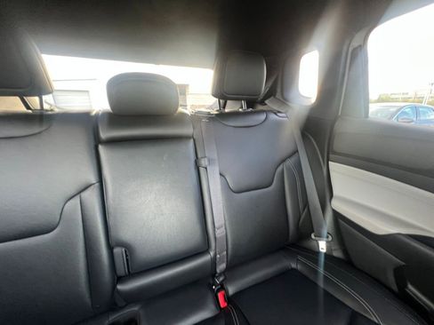 Used 2025 Jeep Compass Limited image 37