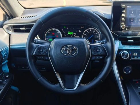 Used 2021 Toyota Venza XLE image 12