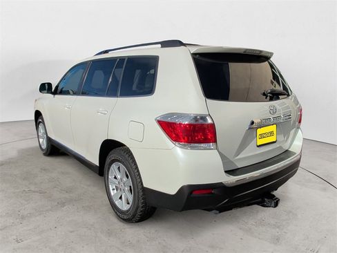Used 2011 Toyota Highlander 2WD image 3