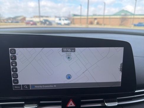 Used 2023 Hyundai Elantra Limited w/ Preferred Accessory Package image 19