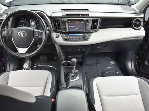 Used 2018 Toyota RAV4 XLE AWD/4WD image 11
