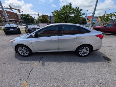Used 2018 Ford Focus SE image 9