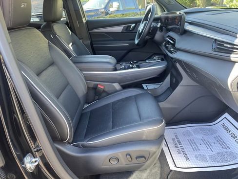 Used 2025 Buick Enclave Sport Touring image 33