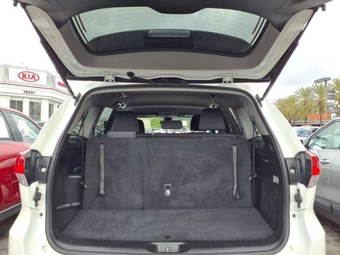 Used 2019 Toyota Highlander LE w/ Carpet Mat Package (TMS) image 24