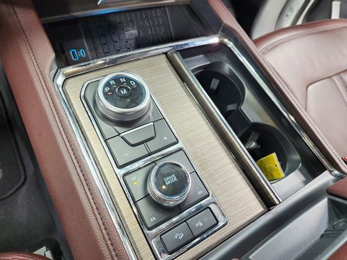 Used 2024 Ford Expedition Limited image 26