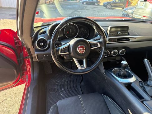 Used 2018 FIAT 124 Spider Classica image 18