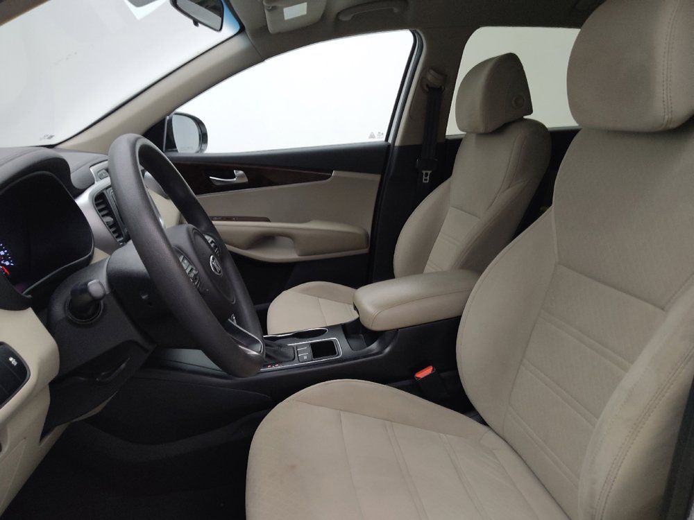 Used 2017 Kia Sorento FWD image 17