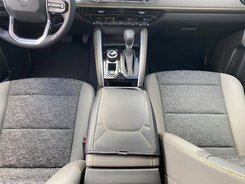 Used 2024 Chevrolet Colorado ZR2 w/ Technology Package image 17