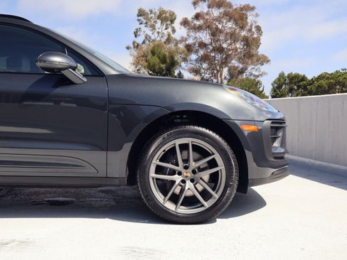 Certified 2025 Porsche Macan AWD/4WD image 11