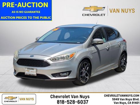 Used 2016 Ford Focus SE w/ SE Sport Package FWD image 1