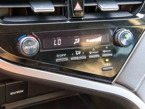 Used 2021 Toyota Camry SE image 15