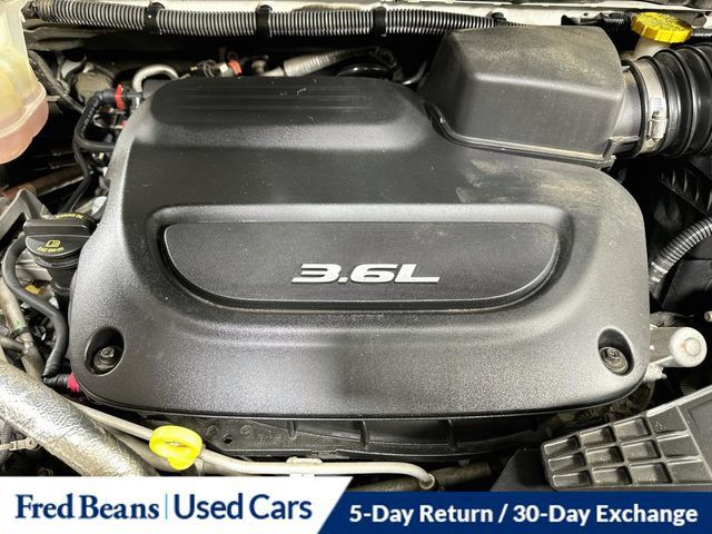 Used 2018 Chrysler Pacifica Limited w/ Tire & Wheel Group FWD image 40