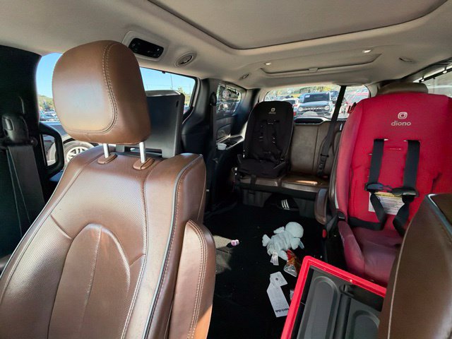 Used 2017 Chrysler Pacifica Limited FWD image 44
