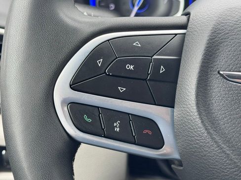 Used 2023 Chrysler Voyager LX FWD image 23