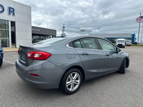 Used 2018 Chevrolet Cruze LT w/ Convenience Package FWD image 16