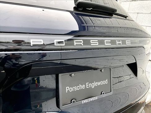 Certified 2023 Porsche Cayenne Turbo AWD/4WD image 33