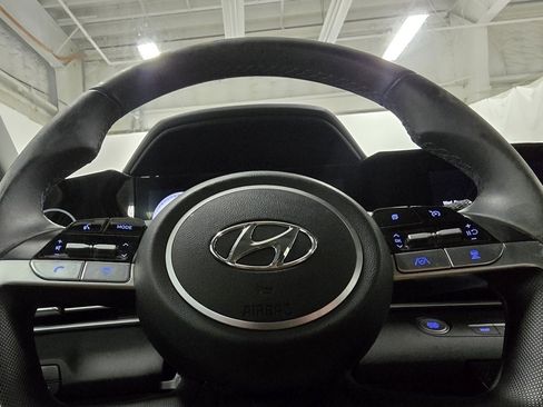 Used 2023 Hyundai Elantra SEL w/ Convenience Package image 25