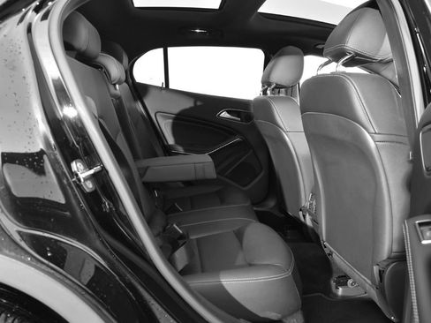 Used 2018 Mercedes-Benz GLA 250 4MATIC image 25