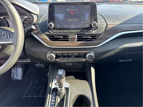 Used 2025 Nissan Altima 2.5 SV image 19