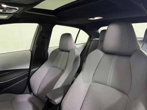 Used 2024 Toyota Corolla SE w/ SE Premium Package FWD image 6