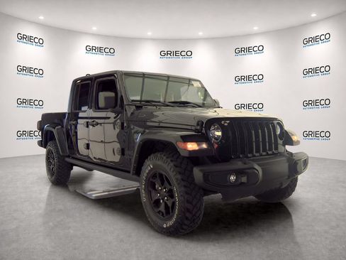 Used 2022 Jeep Gladiator Sport AWD/4WD image 1