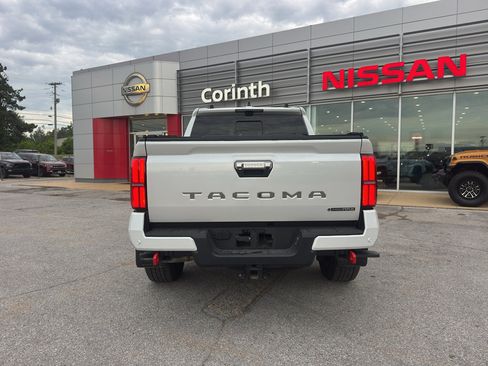 Used 2025 Toyota Tacoma Limited AWD/4WD image 6