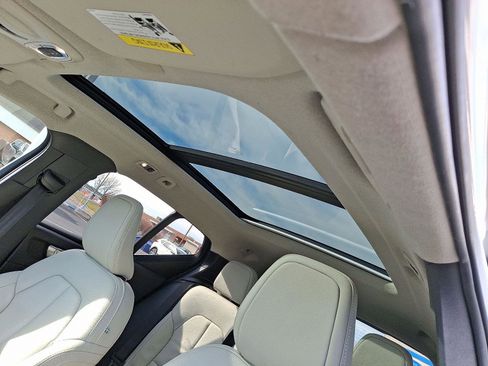 Used 2019 Volvo XC40 T5 Momentum image 14