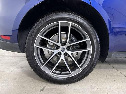 Certified 2025 Porsche Macan image 16