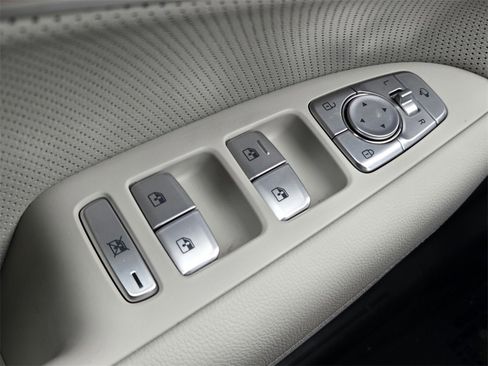 Used 2023 Genesis G70 2.0T w/ Sport Prestige Package image 29