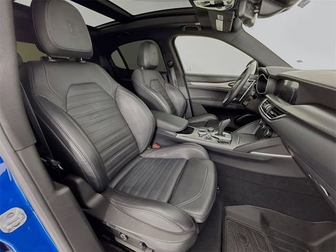 Used 2023 Alfa Romeo Stelvio Veloce image 31