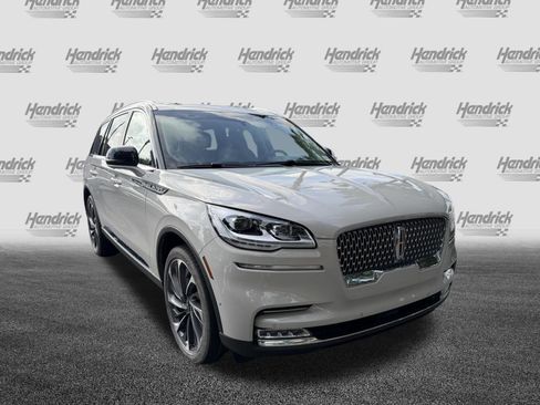 Used 2023 Lincoln Aviator Reserve w/ Equipment Group 201A AWD/4WD image 2