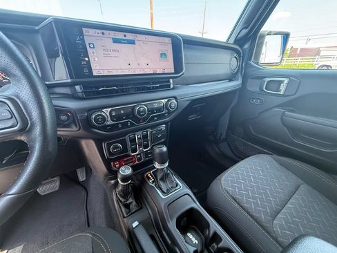 Used 2024 Jeep Gladiator Mojave w/ Convenience Group AWD/4WD image 16