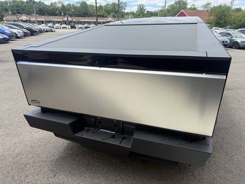Used 2024 Tesla Cybertruck AWD Crew Cab image 8