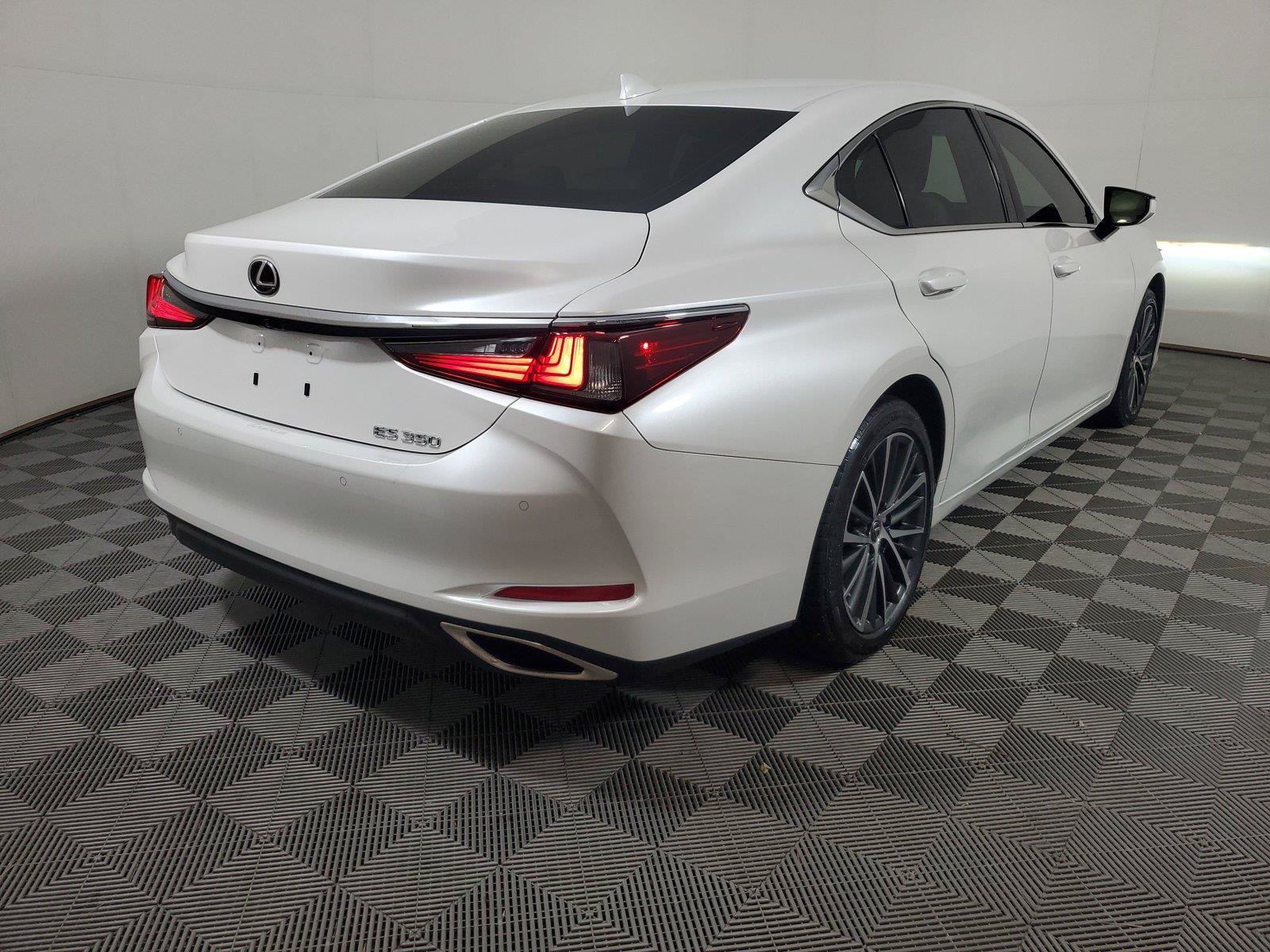 Used 2024 Lexus ES 350 w/ Premium Package FWD image 4