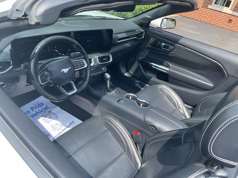 Used 2025 Ford Mustang Premium RWD image 12