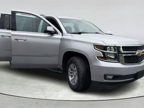 Used 2019 Chevrolet Suburban LT image 8
